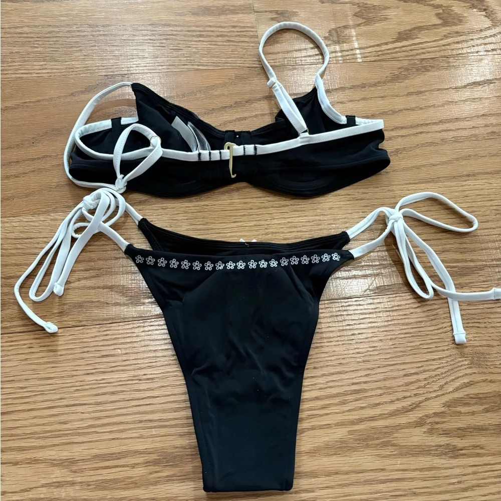 Frankie’s bikinis set